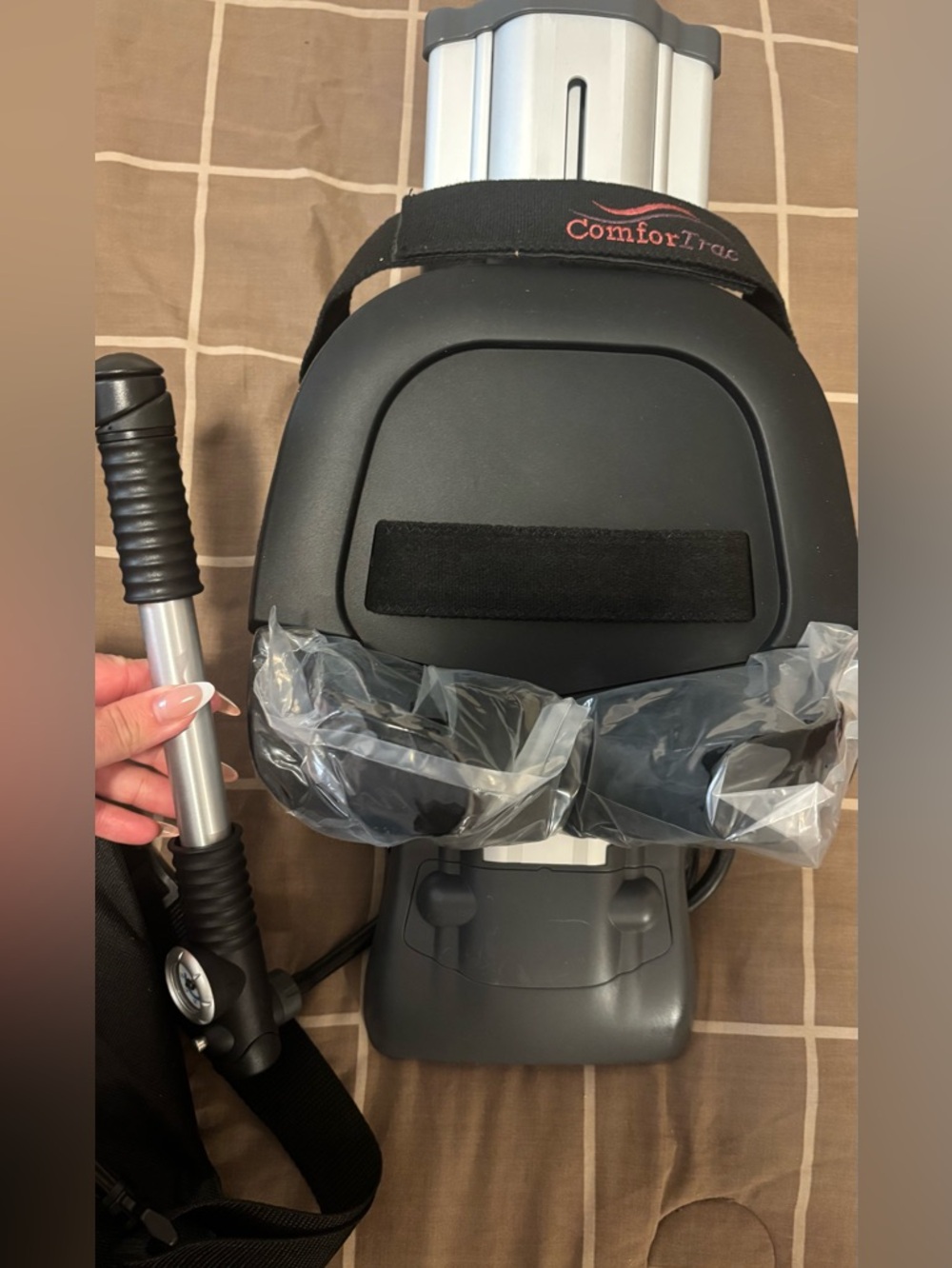 ComfortTrac Black Padded Sling Backpack for Men - Picture 5 of 6
